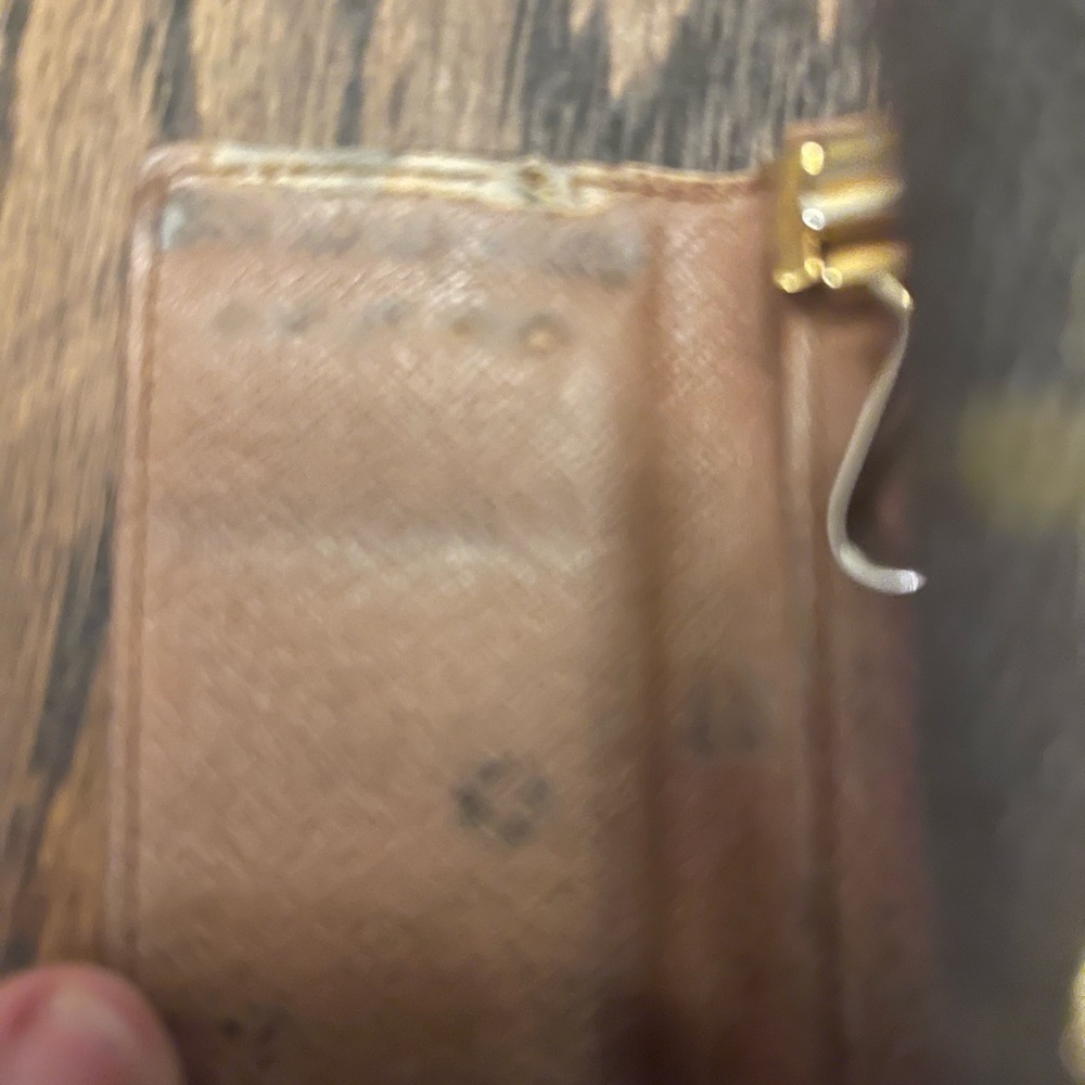 Louis Vuitton Brown Monogram Key Holder - Picture 9 of 10